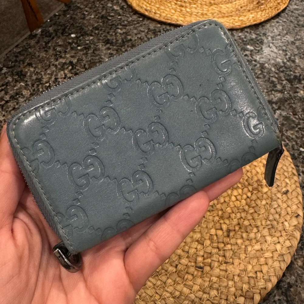 Gucci Black Embossed GG Zip Card Holder - Picture 7 of 14